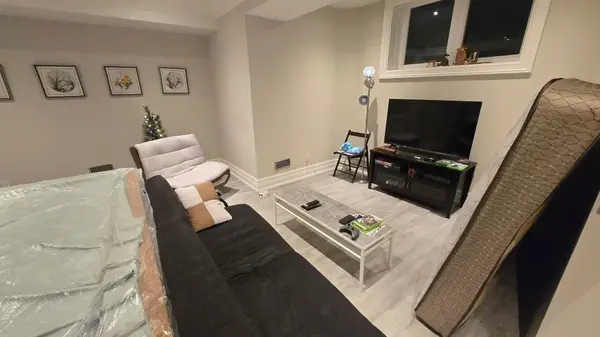 19 Honeybourne CRES #bsmt, Markham, ON L3P 1P4