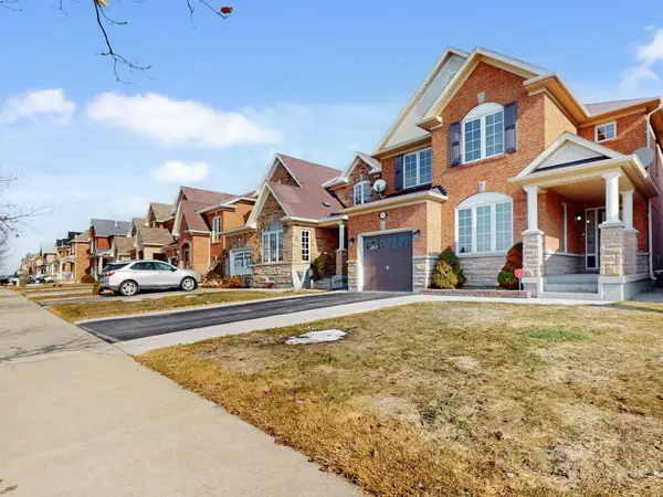 37 Bloom DR, Brampton, ON L6P 3C3