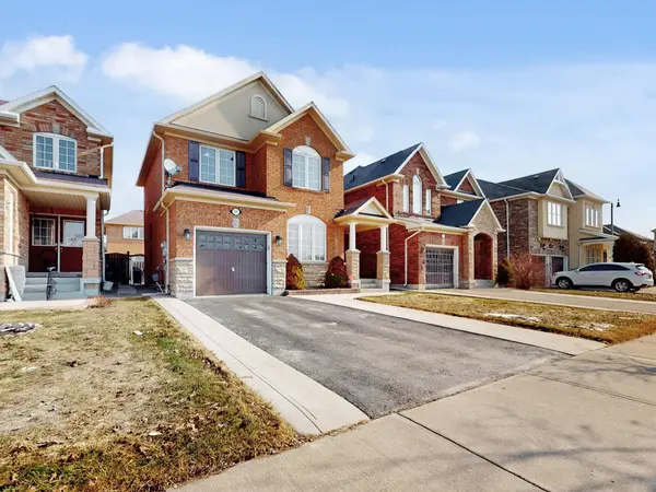 37 Bloom DR, Brampton, ON L6P 3C3