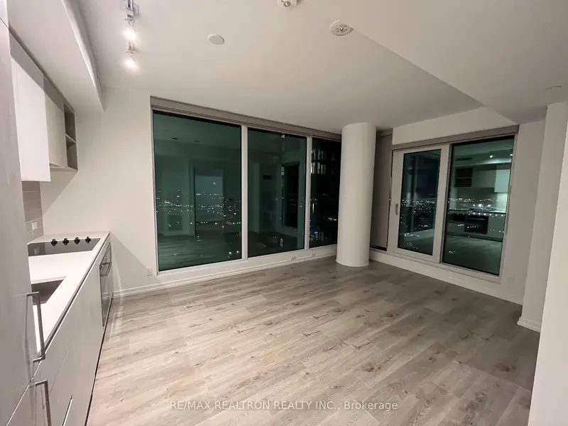 1000 Portage Pkwy #5005, Vaughan, ON L4K 0L1