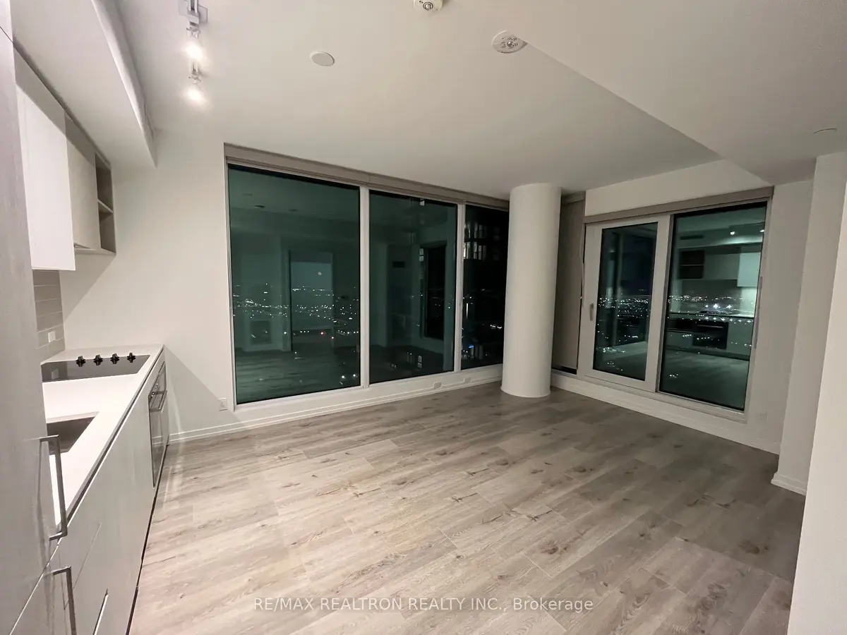 1000 Portage Pkwy #5005, Vaughan, ON L4K 0L1