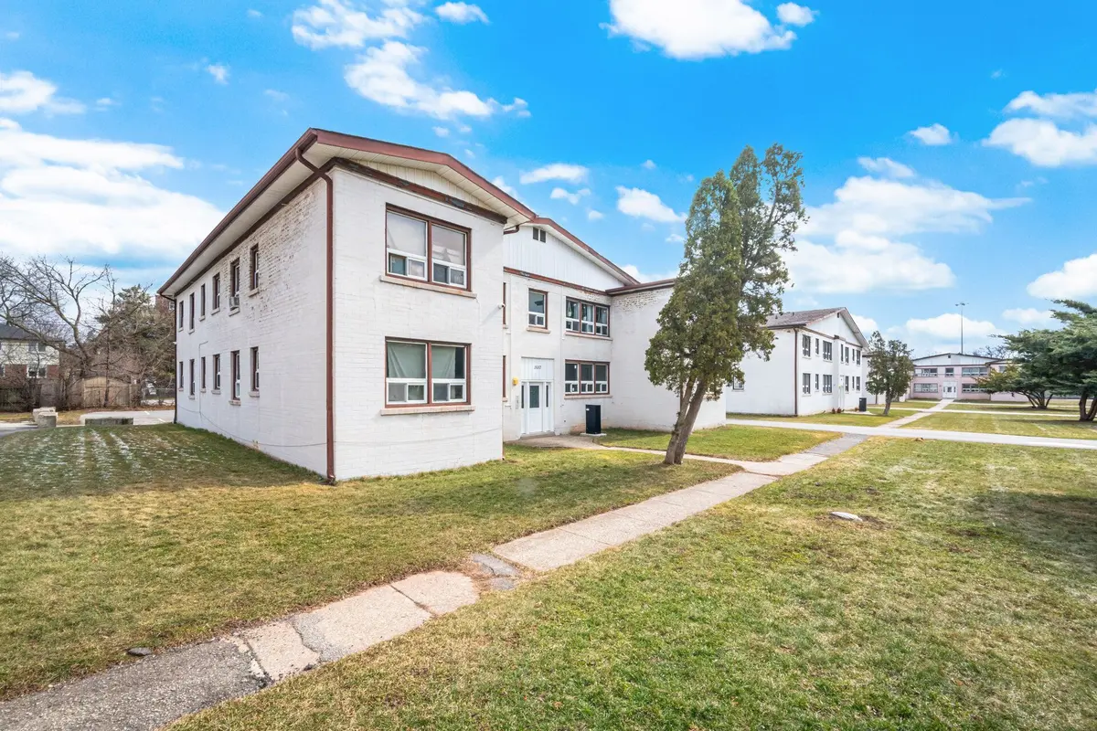 1037 Churchill AVE E #7, Oakville, ON L6H 1A3