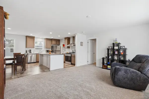 2125 Candy LN, Brighton, MI 48114