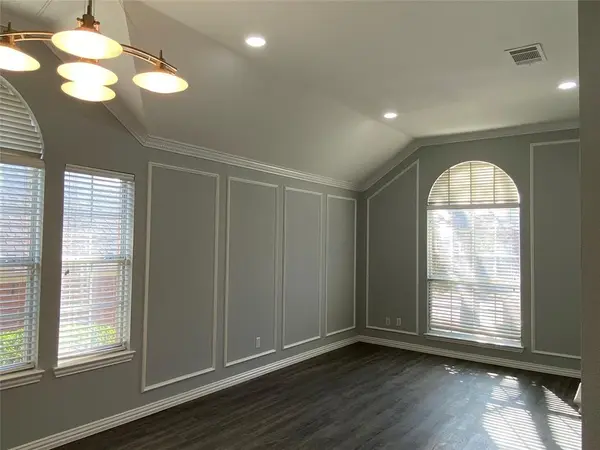 429 Crestview Point Drive, Lewisville, TX 75067