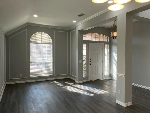 429 Crestview Point Drive, Lewisville, TX 75067