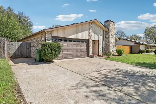 3216 Red Oak Lane, Bedford, TX 76021