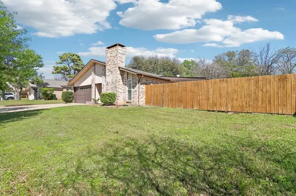 3216 Red Oak Lane, Bedford, TX 76021