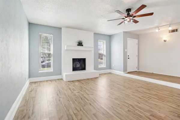 3216 Red Oak Lane, Bedford, TX 76021