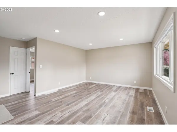 18021 SE MILL CT, Portland, OR 97233