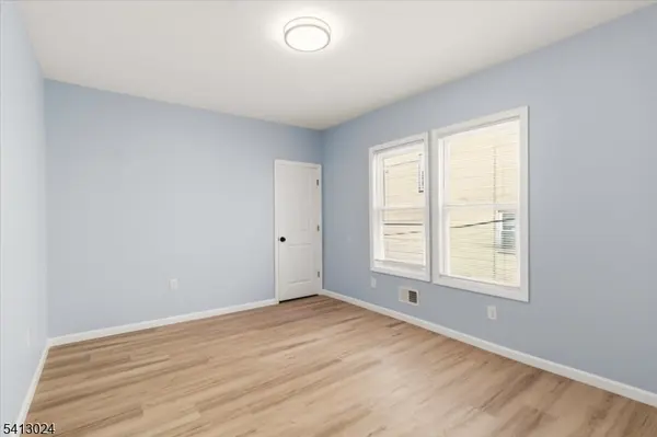 76 Grumman Ave, Newark City, NJ 07112