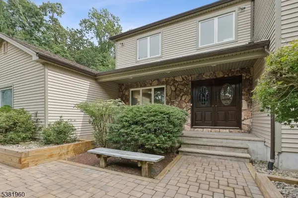 7 Canyon Woods Ct, Holmdel Twp., NJ 07733