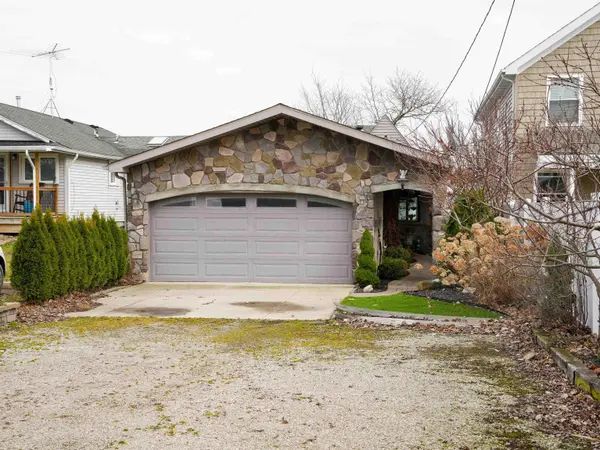 5403 Pointe DR, East China Twp, MI 48054