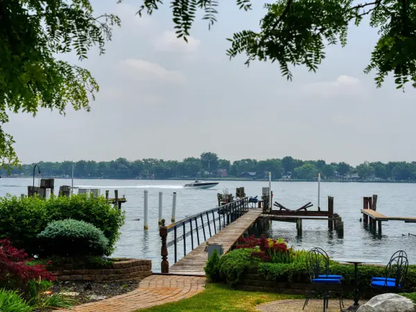 5403 Pointe DR, East China Twp, MI 48054