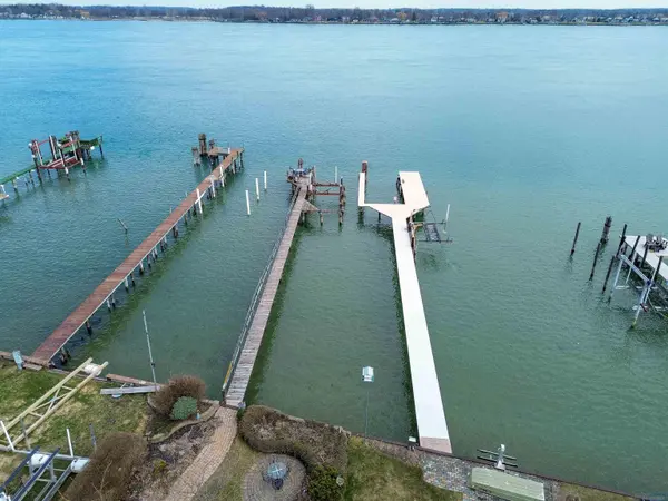 5403 Pointe DR, East China Twp, MI 48054