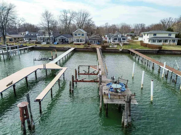 5403 Pointe DR, East China Twp, MI 48054