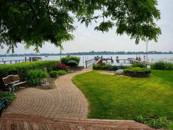 5403 Pointe DR, East China Twp, MI 48054