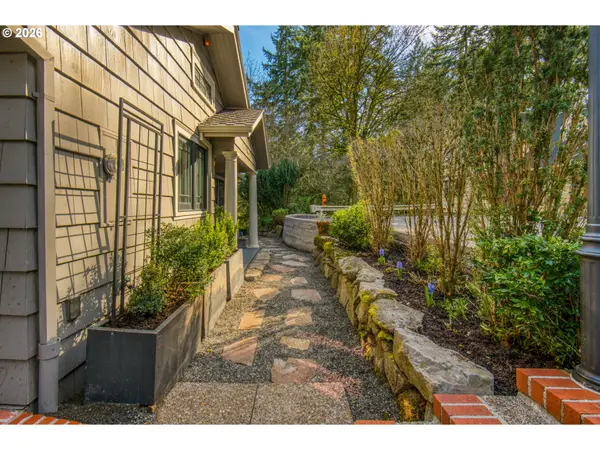 2666 SW BRAE MAR CT, Portland, OR 97201