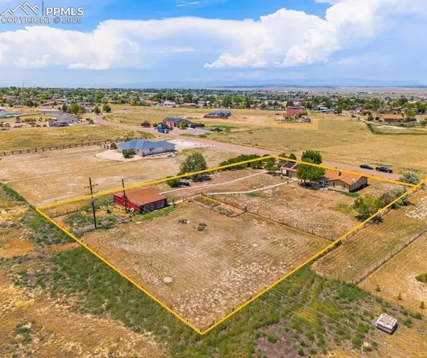 650 E Woodleaf DR, Pueblo, CO 81007