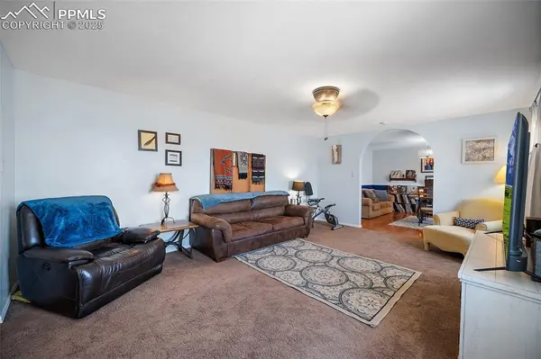 650 E Woodleaf DR, Pueblo, CO 81007