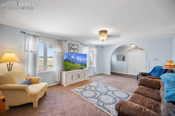 650 E Woodleaf DR, Pueblo, CO 81007