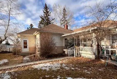 220 First ST E, Cochrane, AB T4C1Z3