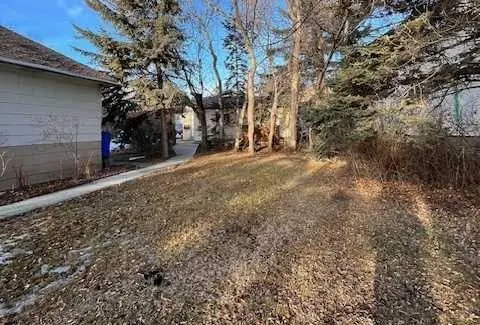 220 First ST E, Cochrane, AB T4C1Z3