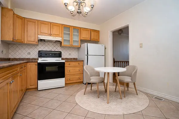 9 Caronport CRES, Toronto C13, ON M3A 1G9