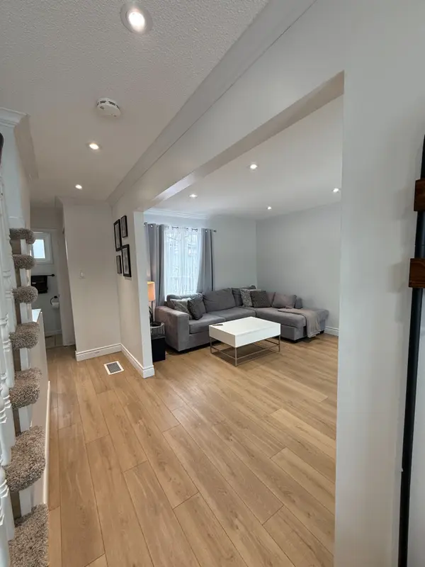 40 Ravenscroft RD, Ajax, ON L1T 1W2