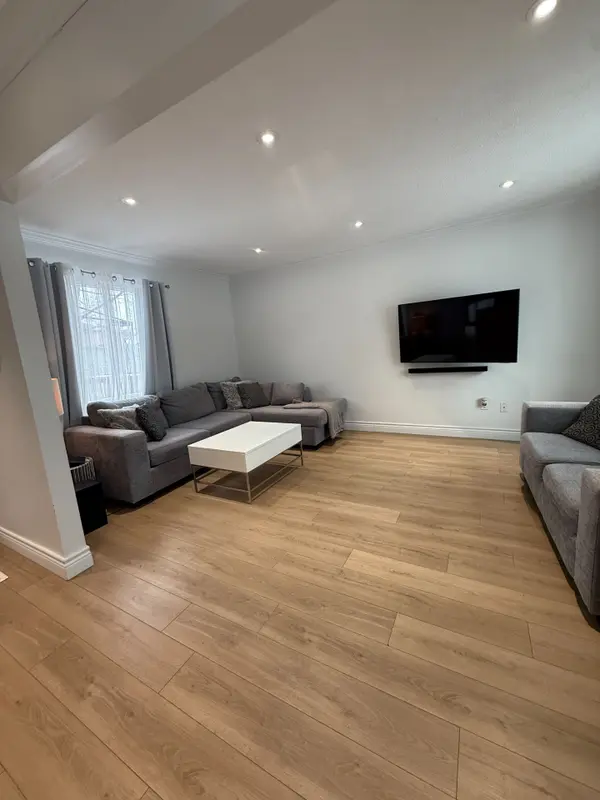 40 Ravenscroft RD, Ajax, ON L1T 1W2