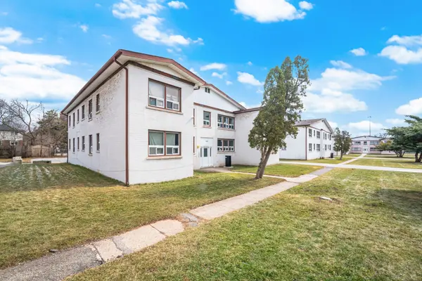 1037 Churchill AVE E #7, Oakville, ON L6H 1A3