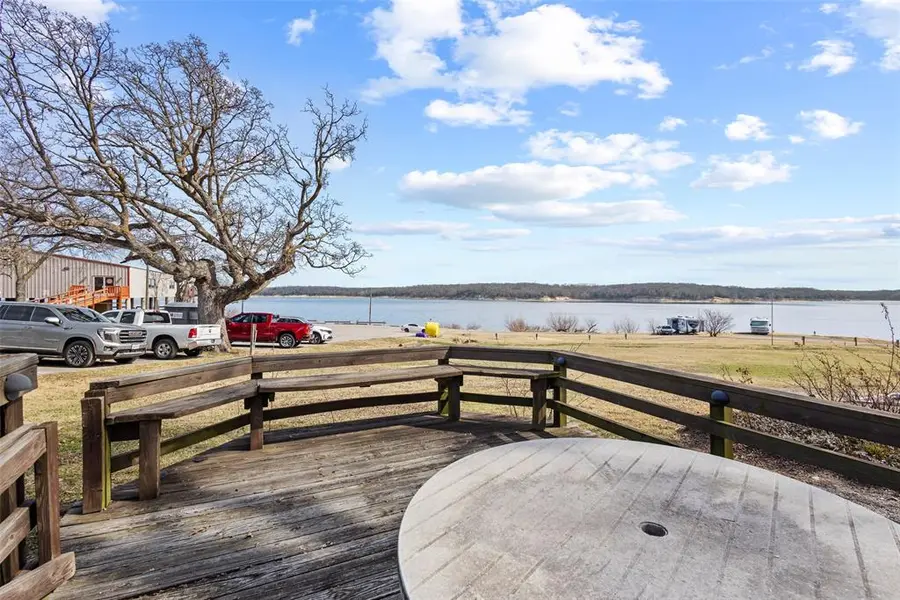 28 Air Force Drive, Pottsboro, TX 75076