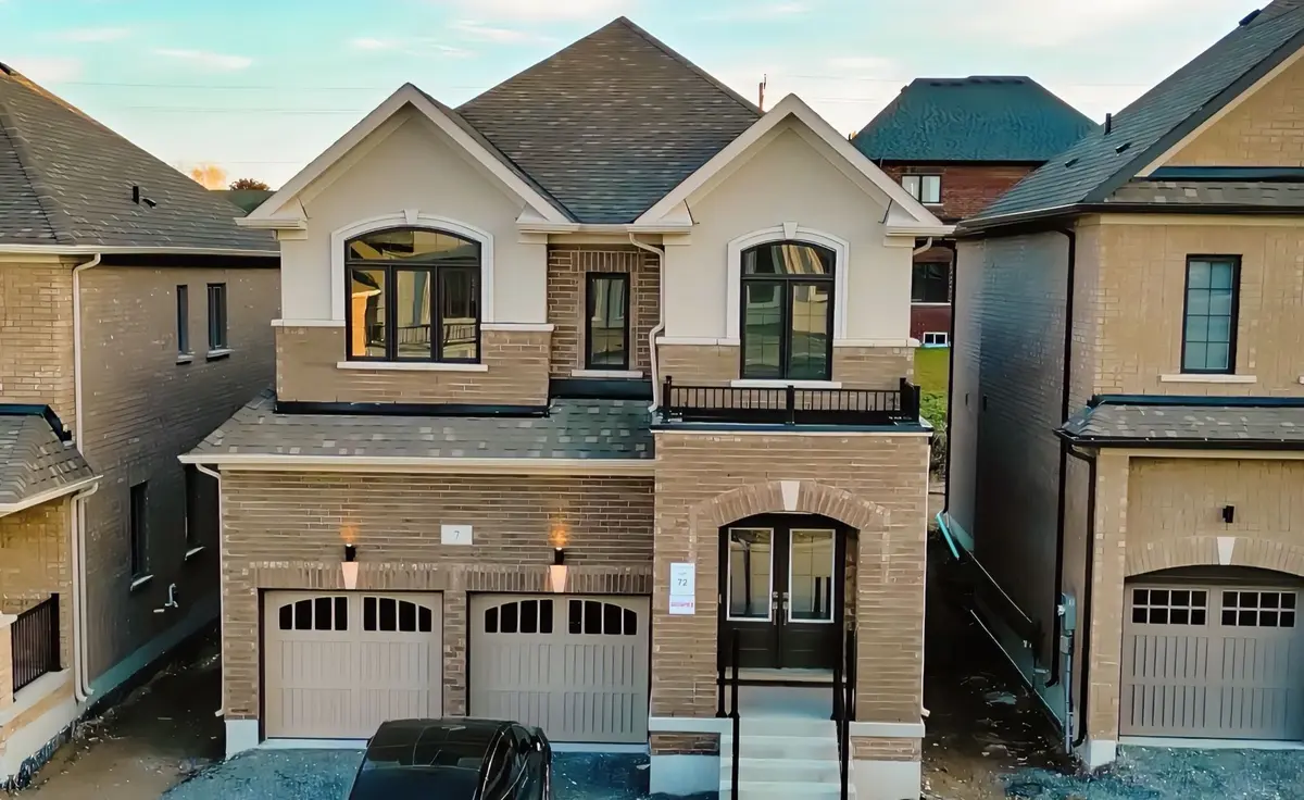 7 Stennett DR, Georgina, ON L4P 0J4