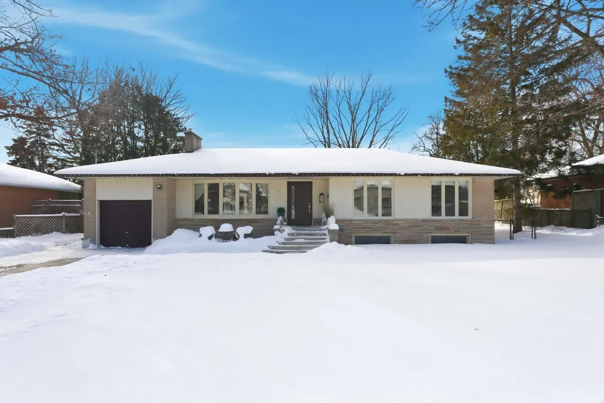 368 Lees LN, Oakville, ON L6L 4S5