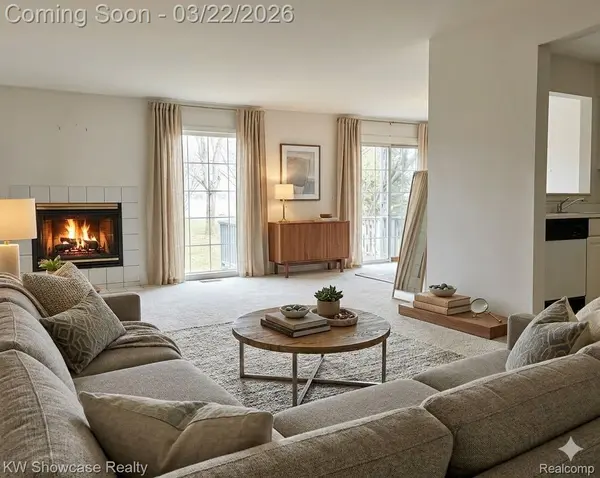 555 Winwood CT, Walled Lake, MI 48390