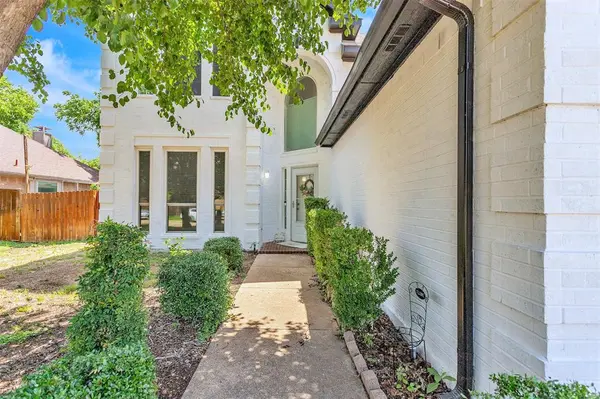 2806 Wandering Oak Drive, Corinth, TX 76208