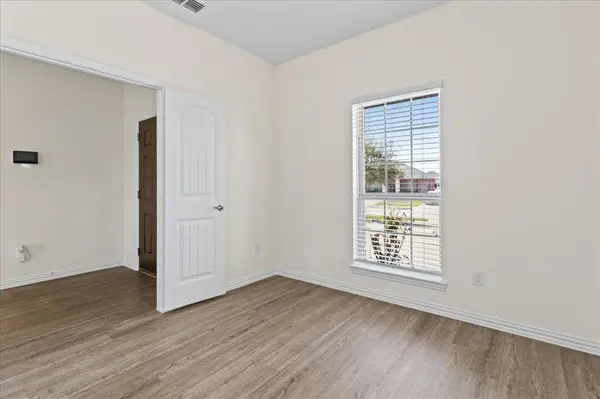 220 Camden Street, Red Oak, TX 75154