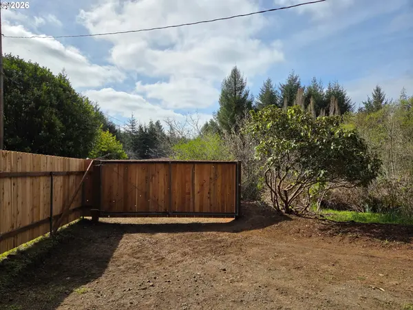 60422 FOXGLOVE RD, Coos Bay, OR 97420