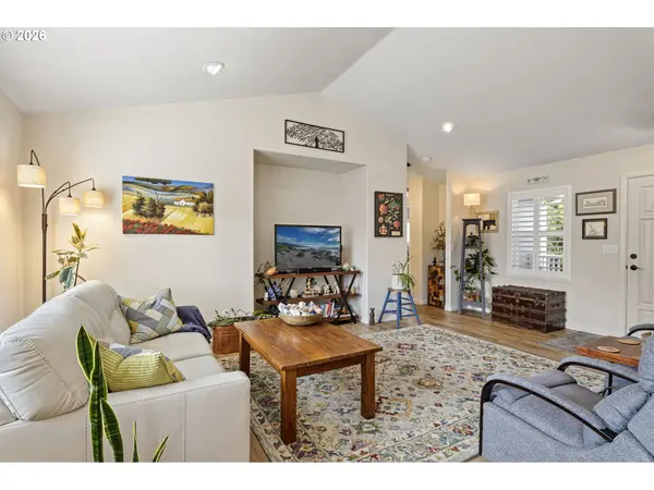 1156 12TH ST SE, Bandon, OR 97411