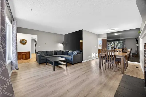 208 Silver Valley Rise NW, Calgary, AB T3B 4B2