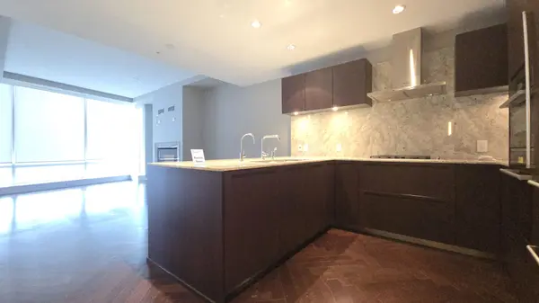 180 University AVE #4902, Toronto C01, ON M5H 0A2