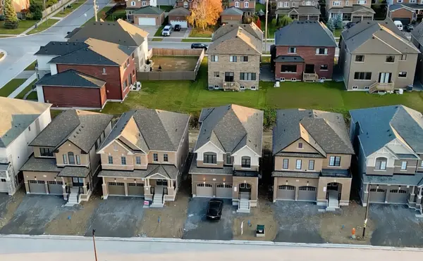 7 Stennett DR, Georgina, ON L4P 0J4