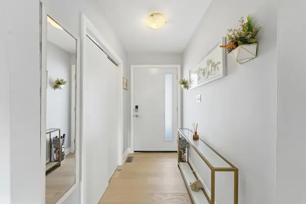 368 Lees LN, Oakville, ON L6L 4S5