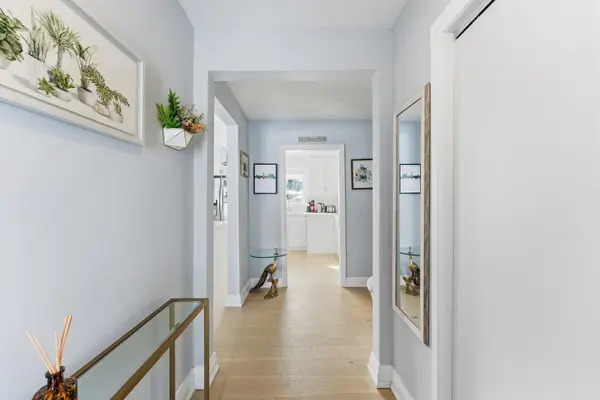 368 Lees LN, Oakville, ON L6L 4S5