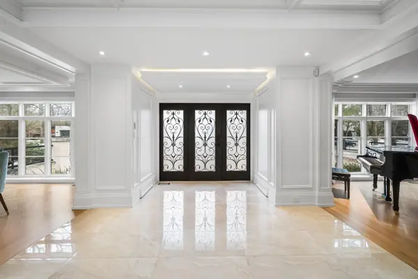 1347 Queen Victoria AVE, Mississauga, ON L5N 3N2