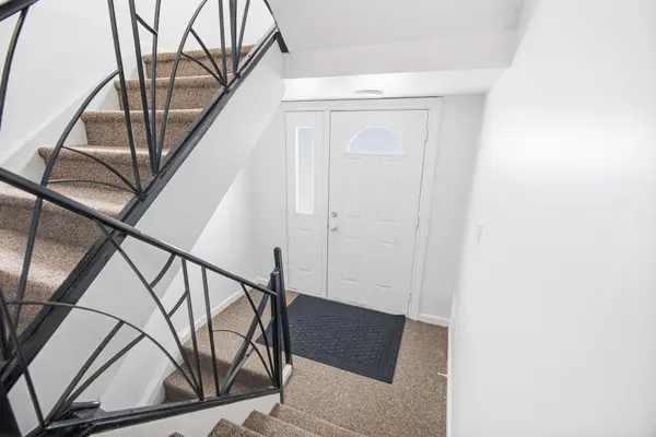 896 Pinewood CRES #1, Britannia Heights - Queensway Terrace N And Area, ON K2B 5Y4