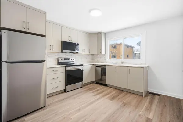 896 Pinewood CRES #1, Britannia Heights - Queensway Terrace N And Area, ON K2B 5Y4