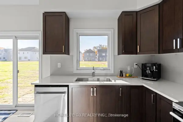 340 McEachern LN, Gravenhurst, ON P1P 0H8