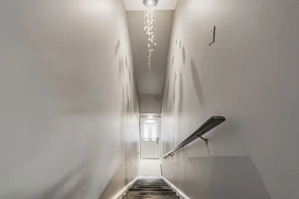 266 LIMERIDGE RD E #3, Hamilton, ON L9A 2S7