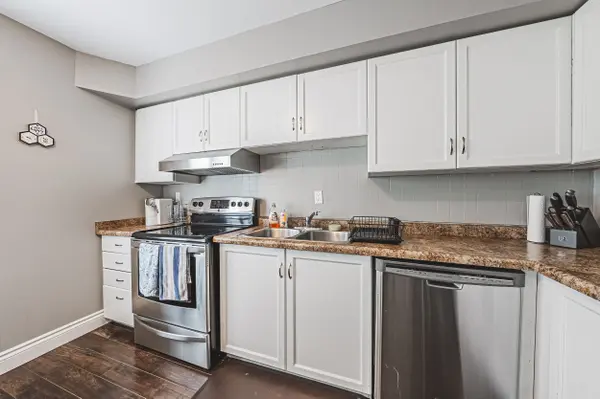 266 LIMERIDGE RD E #3, Hamilton, ON L9A 2S7