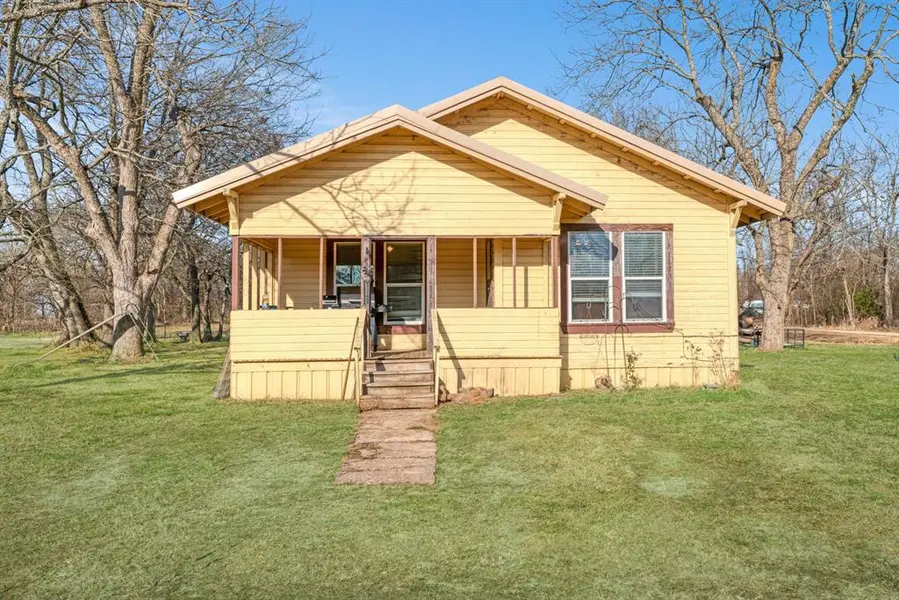 5366 Farm Road 2573, Clarksville, TX 75426